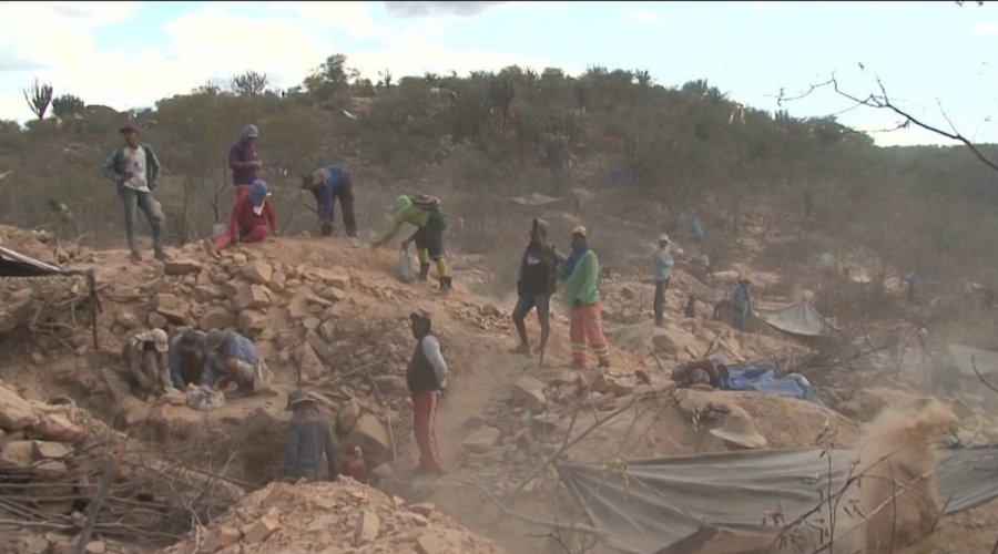 Resultado de imagem para Desabamento de mina deixa mortos em cidade do norte da Bahia