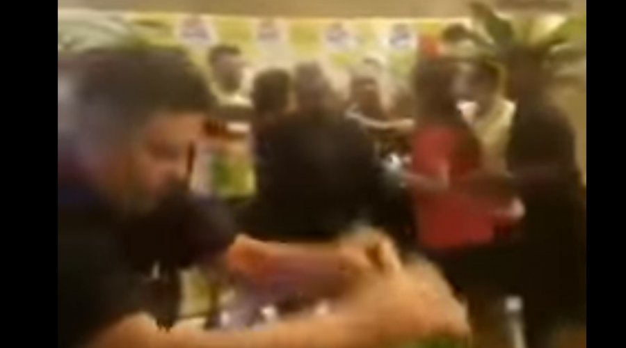 [Vídeo: Garçom quebra perna durante pancadaria entre clientes em restaurante ]