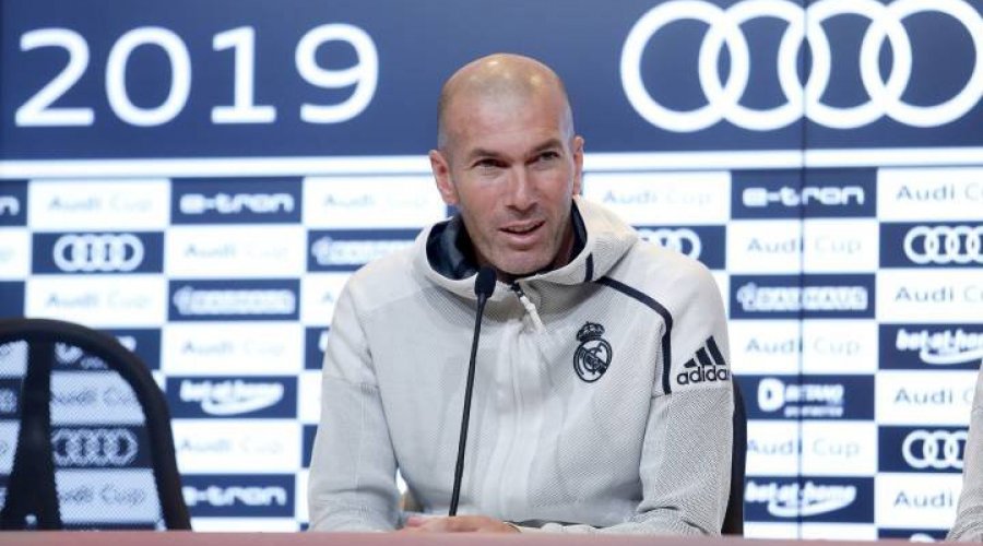 [Zidane afirma não se incomodar com especulação de Mourinho no Real Madrid]