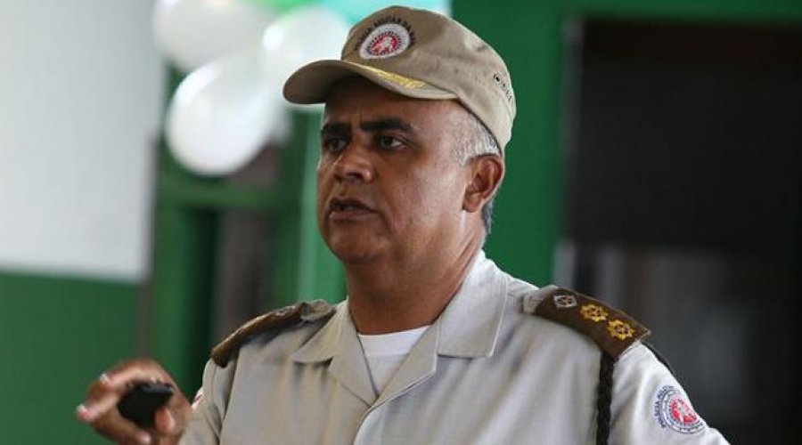[Vídeo: Comandante Geral da Polícia Militar nega greve e tranquiliza população baiana]