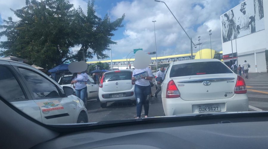 [Empresa de placas automotivas comercializa produtos de forma irregular em Salvador ]
