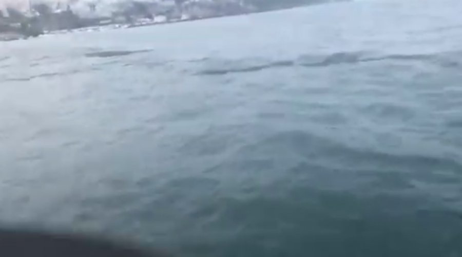 [Vídeo: Mancha de óleo chega à Baía de Todos os Santos]