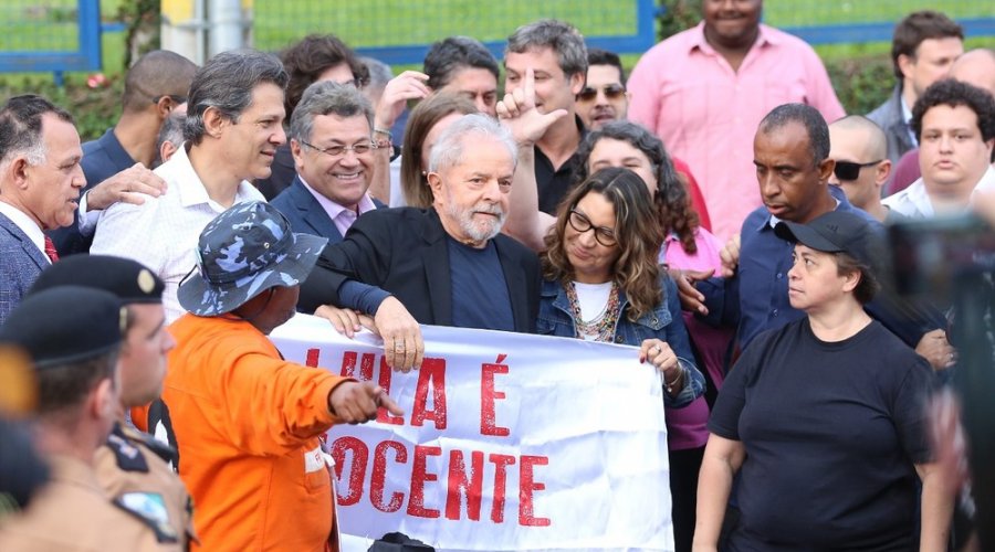 [Em primeiro discurso após sair da prisão, Lula afirma: “eu fiquei mais corajoso”]