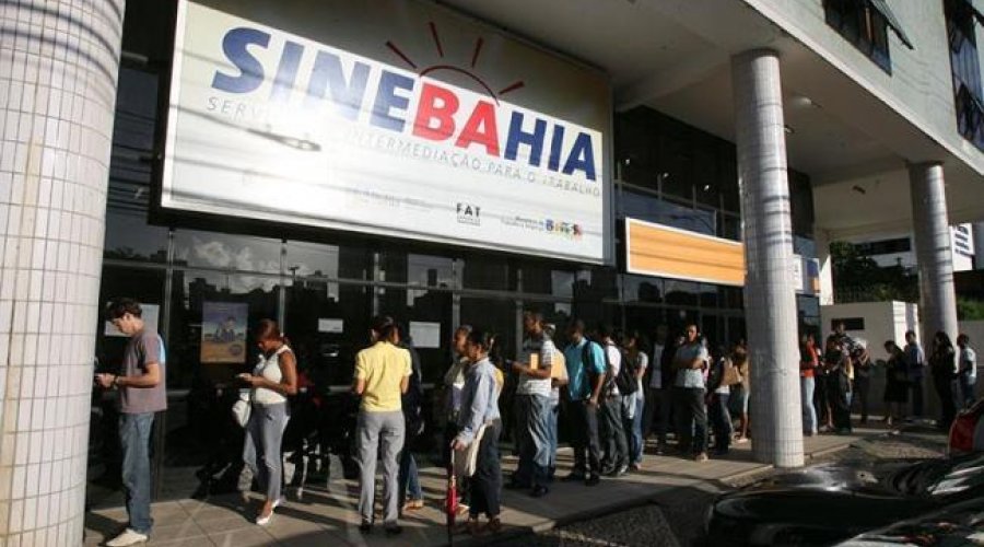[SineBahia oferece 32 vagas de emprego nesta terça-feira (12) ]