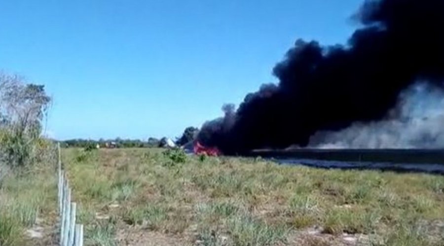 [Vídeo: avião cai em resort de luxo na Bahia]