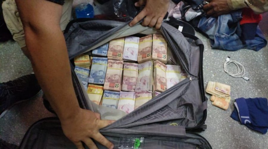 [Porto Seguro: Ação da Polícia Federal prende seis homens que tentavam viajar com malas de dinheiro ]