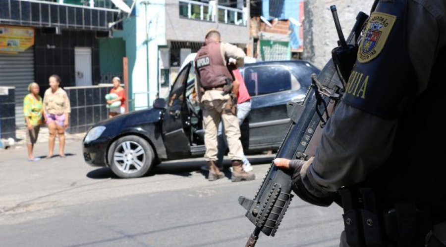 [Homens são presos acusados de assaltar entregadores por aplicativo em Salvador]