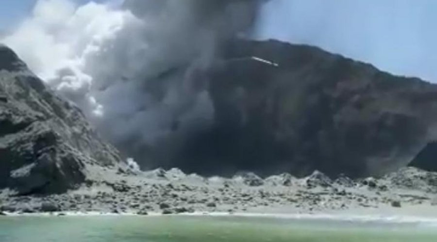 [Vídeo: vulcão entra em erupção e deixa mortos e feridos na Nova Zelândia]