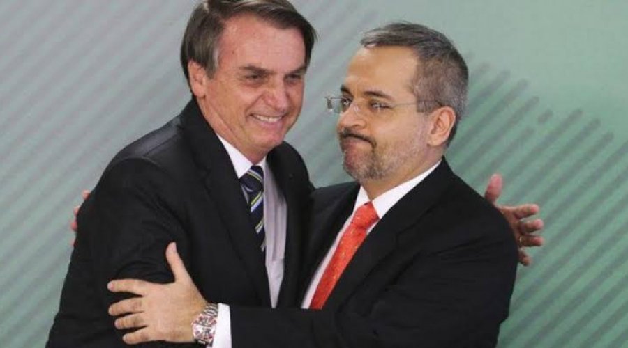 [Weintraub, ministro da Educação, compartilha mensagem em rede social chamando Bolsonaro de traidor ]