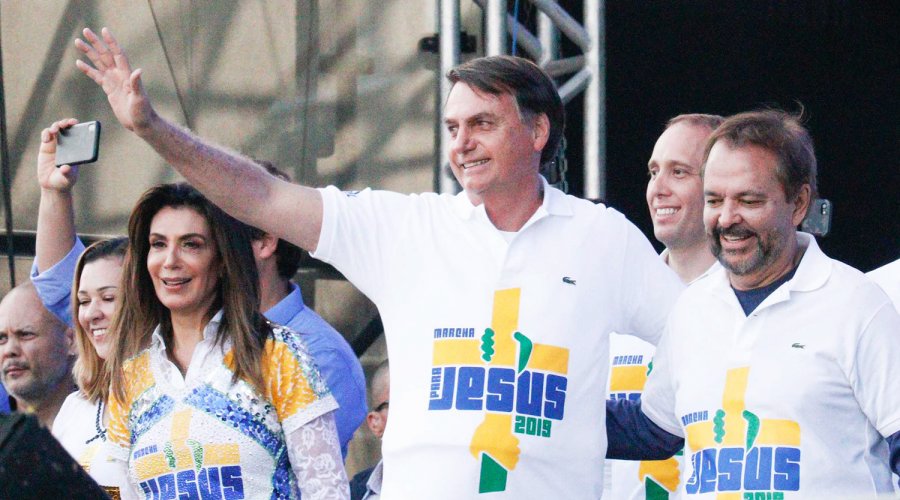 [Bolsonaro pretende subsidiar conta de luz de igrejas]