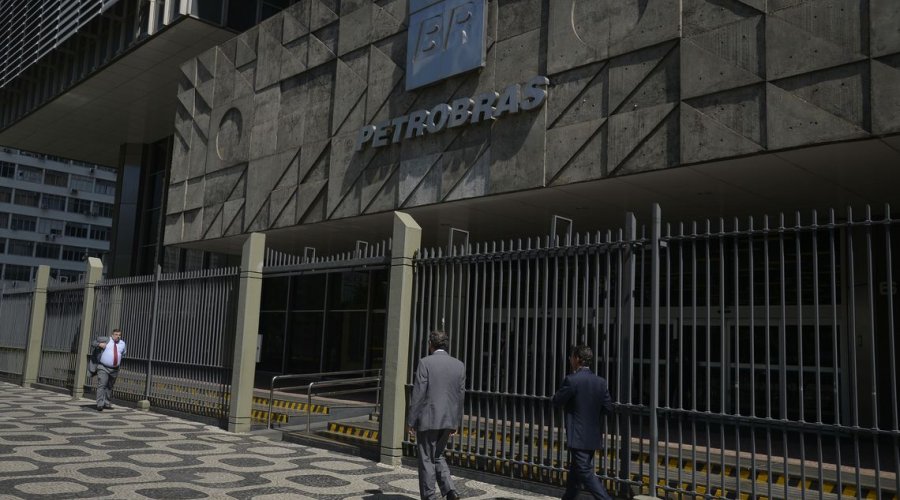 [Petrobras reduz preço da gasolina e diesel nas refinarias]