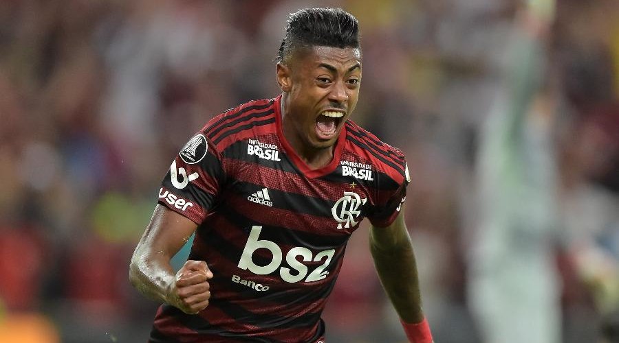 [Flamengo assina renovação de contrato do atacante Bruno Henrique]