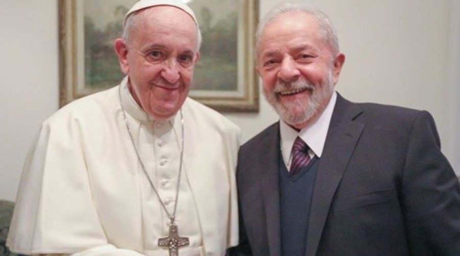 [Ex-presidente Lula se encontra com Papa Francisco no Vaticano]