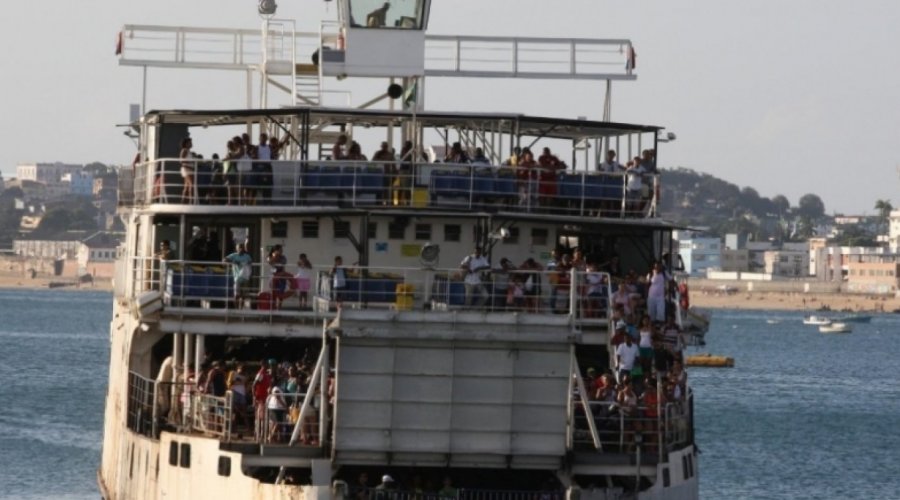 [Ferry-boat: fluxo intenso para veículos no terminal de São Joaquim]