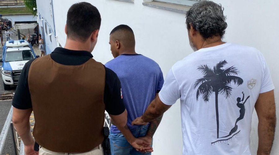 [Suspeito de balear três pessoas no Circuito Osmar é preso em Pernambués]