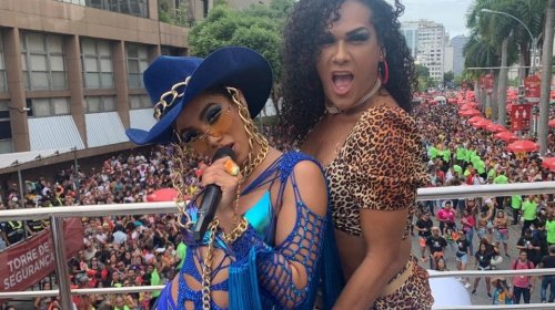 [Léo Kret marca presença no Bloco da Anitta e assiste ao Desfile das Campeãs no Rio de Janeiro]