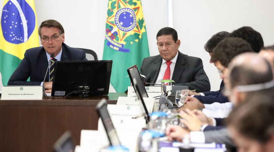 [Bolsonaro faz videoconferência com governadores para discutir sobre o novo coronavírus]