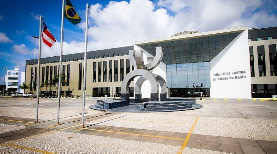 [Decreto suspende férias, licenças e afastamentos de juízes eleitorais na Bahia]