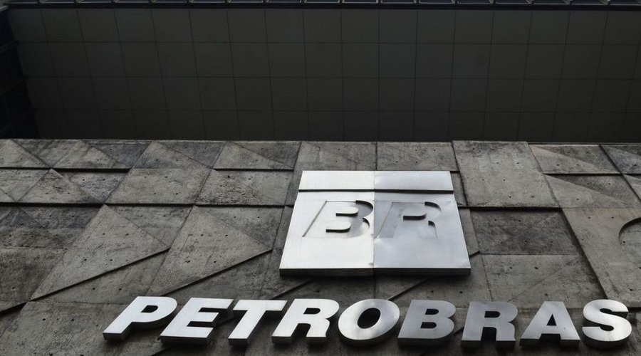 [Petrobras faz redução em produção de petróleo e gastos com pessoal]