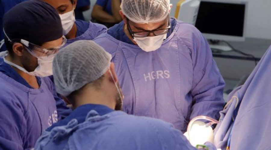 [Hospital Roberto Santos realiza duas cirurgias cerebrais em pacientes acordados]