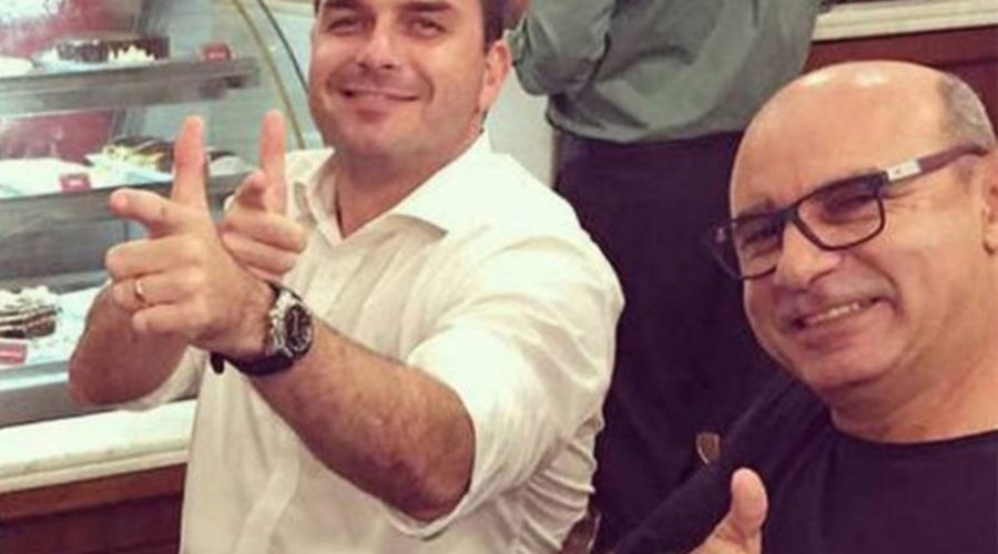 [Ex-assessor de Flávio Bolsonaro, Fabrício Queiroz é preso por esquema de “rachadinha”]