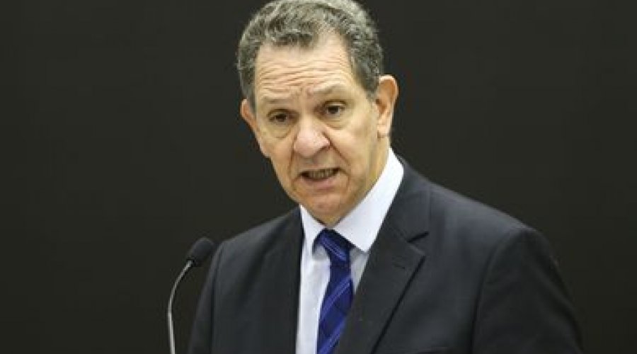 [Ministro que cedeu prisão domiciliar para Queiroz rejeitou 700 pedidos sobre Covid-19]