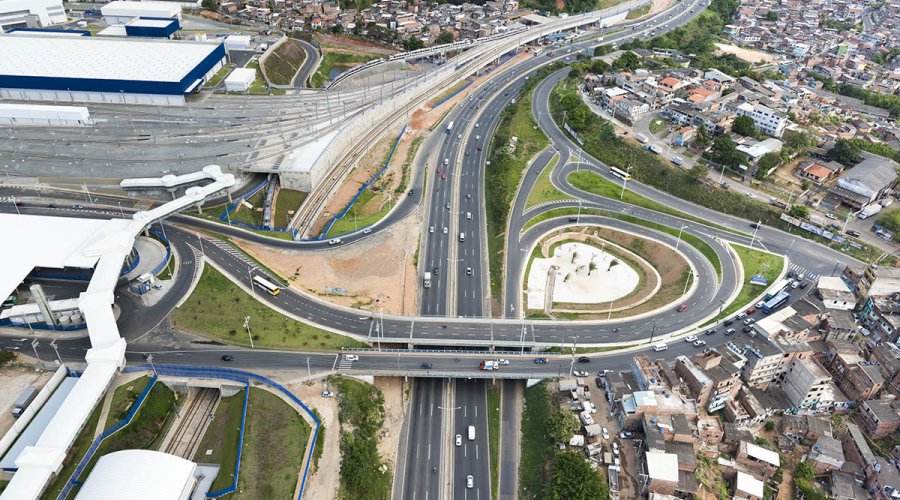 [Construção de viaduto altera trânsito na região da Av. Gal Costa e Estação Pirajá]