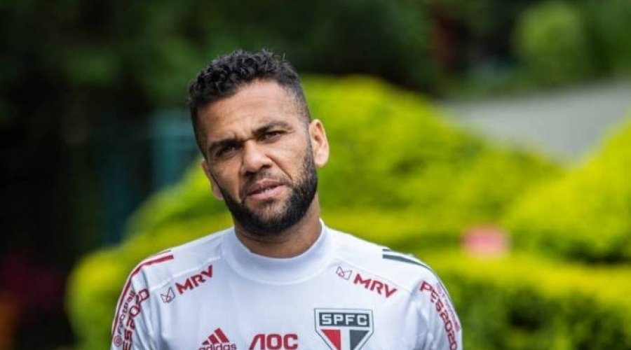 [Daniel Alves afirma que no Brasil só joga no São Paulo e diz que torcida do Bahia o “rechaçou”]