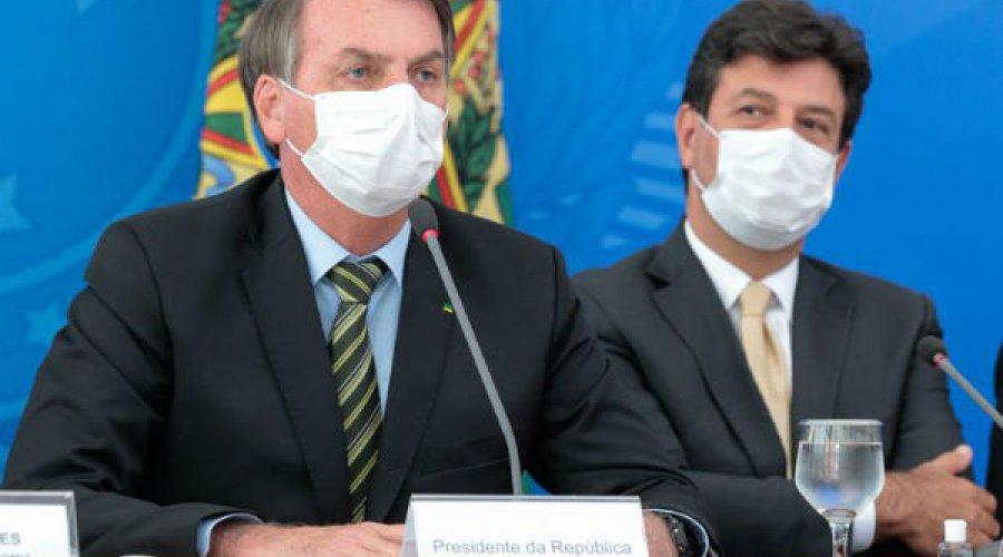 [Comunicação de Bolsonaro orientava Mandetta a não comentar passeios do presidente na pandemia, diz coluna]