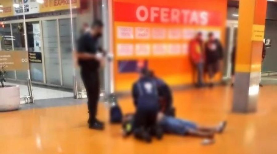[Carrefour se manifesta após homem negro morrer espancado por seguranças do supermercado]