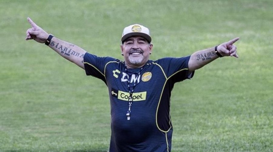 [Morre, aos 60 anos, Diego Maradona]