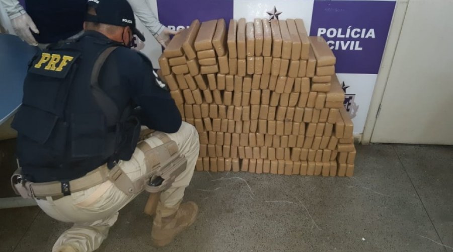 [Polícia Civil e PRF apreendem mais de 200kg de maconha prensada em Itabuna]