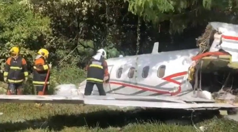 [Vídeo: avião cai no Aeroporto da Pampulha, em Belo Horizonte]