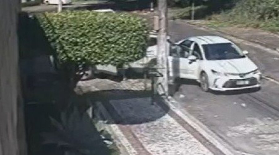 [Vídeo: carro é encontrado abandonado horas depois de ser roubado no bairro do Itaigara]