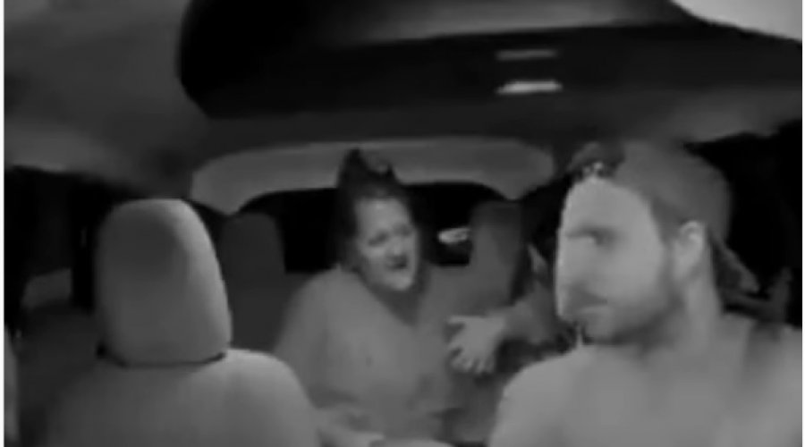 [Vídeo: Motorista expulsa mulher de veículo após 