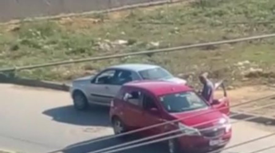 [Vidros de carro de motorista de aplicativo é destruído por suposto policial em Vitória da Conquista]