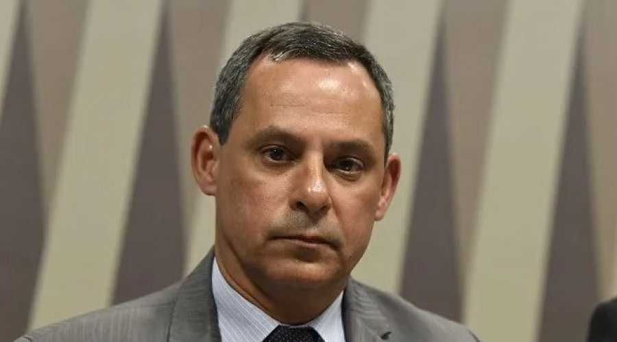[Presidente da Petrobras renuncia ao cargo nesta segunda]