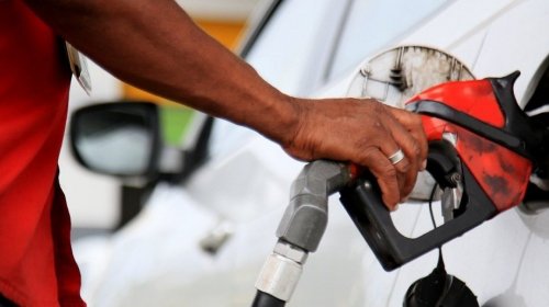 [Preço médio da gasolina apresenta redução de R$ 0,60 em Salvador, após corte em tributos federais]