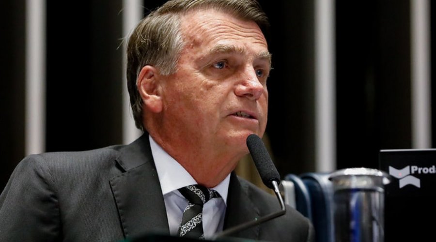 [Bolsonaro volta a criticar urnas, STF e TSE durante reunião com embaixadores]