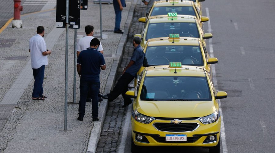 [Governo pede a prefeituras cadastro de taxistas para pagar benefício]