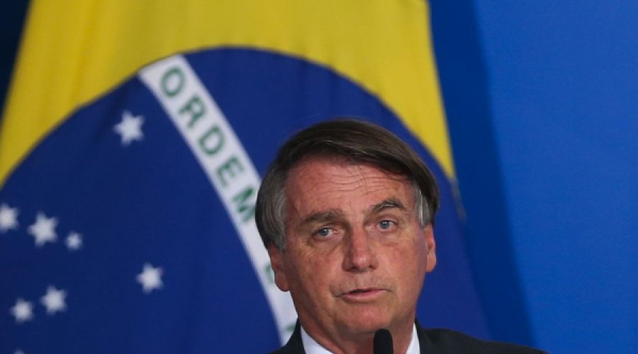 [Bolsonaro critica esquerda brasileira e acusa de estar “obcecada para destruir símbolos nacionais brasileiros”]