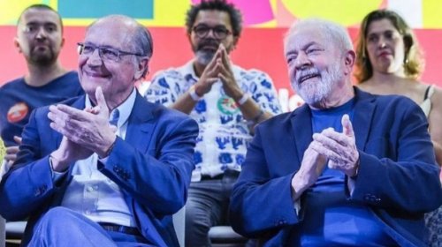 [Lula e Alckmin aproveitam madrugada para dar início à campanha em suas rede sociais]