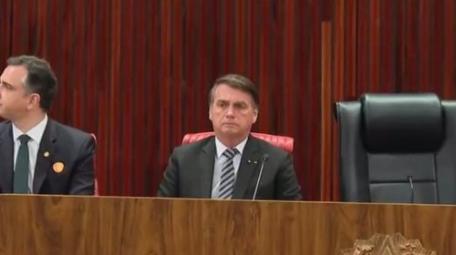 [Vídeo: Bolsonaro não aplaude Alexandre de Moraes após fala sobre urnas em cerimônia no TSE]