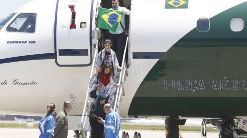 [Brasileiros repatriados de Gaza sofrem ameaças; ministério da Justiça apura situação]