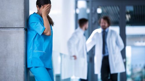 [Seis em cada dez médicas já sofreram assédio no trabalho]