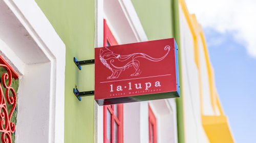 [Varanda do Restaurante La Lupa esquenta verão do Centro Histórico da capital baiana com música...]