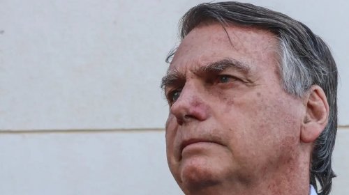 [Ordem do STF determina que Bolsonaro entregue passaporte à Justiça ]